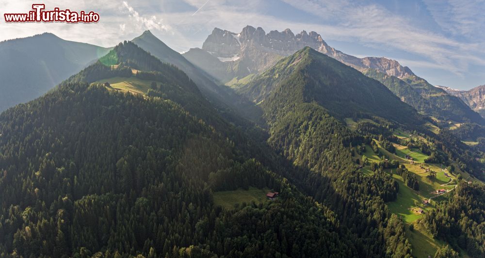 Immagine Il massiccio del Dents du Midi nel Canton Vallese, Svizzera francese