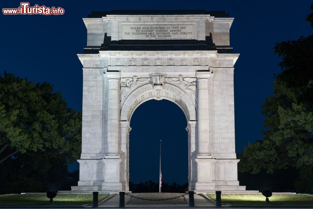 Immagine Il Memorial Arch nel Valley Forge National Park a Philadelphia, Pennsylvania (USA): è stato realizzato per celebrare l'arrivo del generale George Washington e dell'esercito continentale a Valley Forge, campo militare a 18 miglia dalla città.