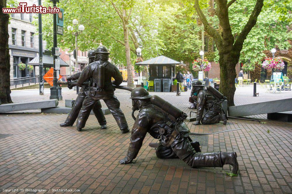 Immagine Il Memoriale ai Vigili del Fuoco Caduti nei pressi di Occidental Square, Seattle, Washington - © TS Photographer / Shutterstock.com