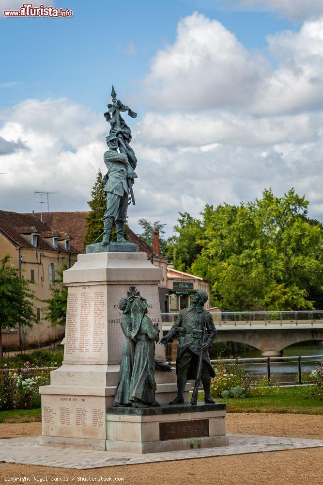 Immagine Il memoriale alla Prima e Seconda Guerra Mondiale a Paray-le-Monial, Francia. Siamo nella Borgogna-Franca Contea - © Nigel Jarvis / Shutterstock.com