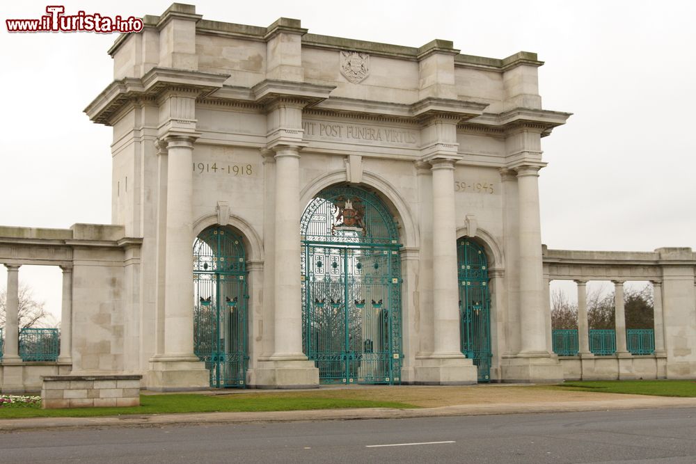 Immagine Il memoriale della guerra a Nottingham, Inghilterra. E' dedicato agli uomini e alle donne della città che persero la vita durante i due conflitti mondiali.