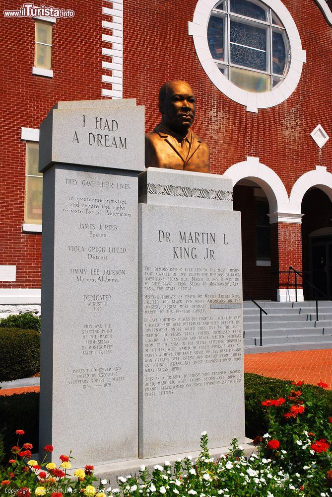 Immagine Il Memorial a Martin Luther King all'esterno della  Brown Chapel della Chiesa Battista AME di Selma, Alabama. Da qui iniziò la marcia verso Montgomery - © James Kirkikis / Shutterstock.com