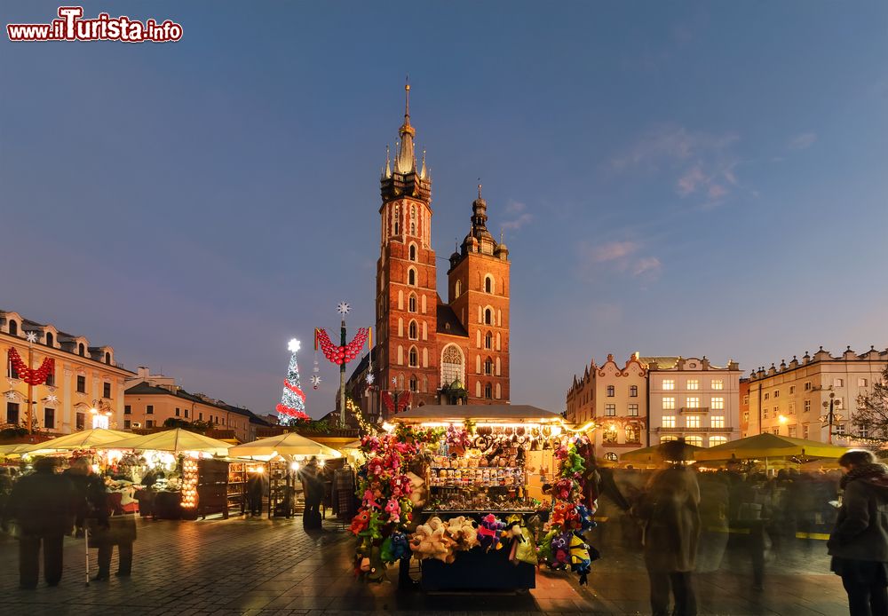 Immagine Il mercatino di Natale di Cracovia nella piazza centrale - © Agnes Kantaruk / Shutterstock.com