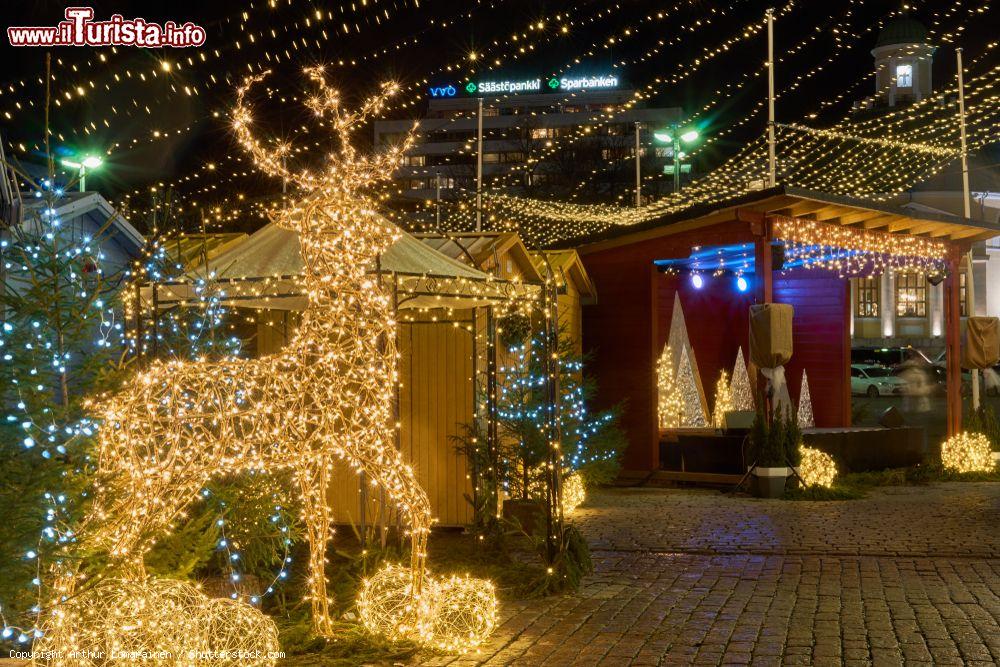 Immagine Il mercatino natalizio di Turku durante l'Avvento in Finlandia. - © Arthur Lomarainen / Shutterstock.com
