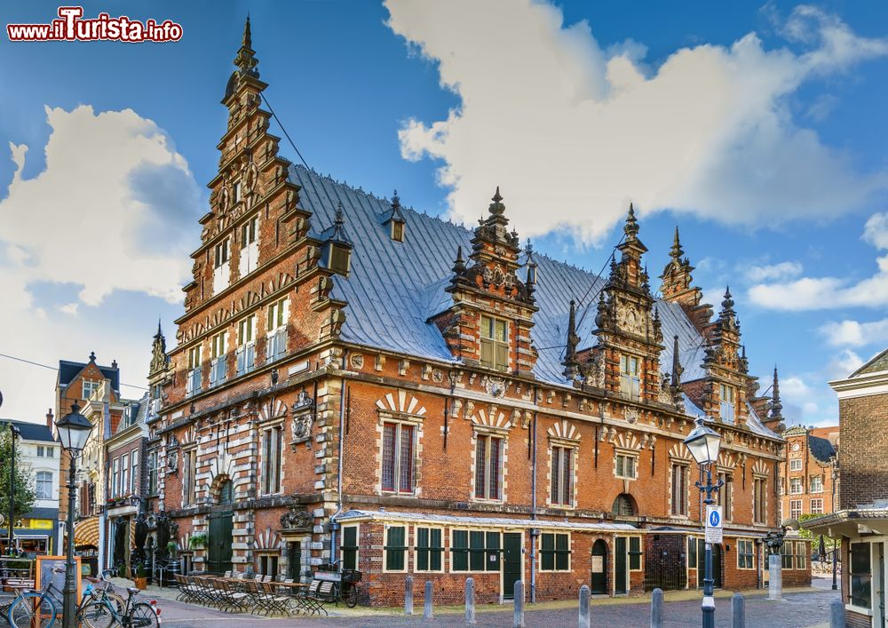 Immagine Il mercato delle carni (Vleeshal) nel centro storico di Haarlem, Olanda. Questo edificio risale al 1603 e si trova in Grote Markt. 