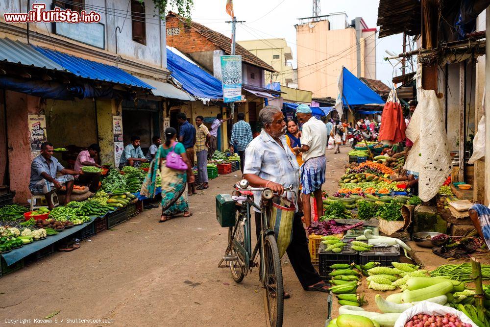 Immagine Il mercato di frutta e verdura al bazar di Chalai, Trivandrum, India - © Kasama S / Shutterstock.com