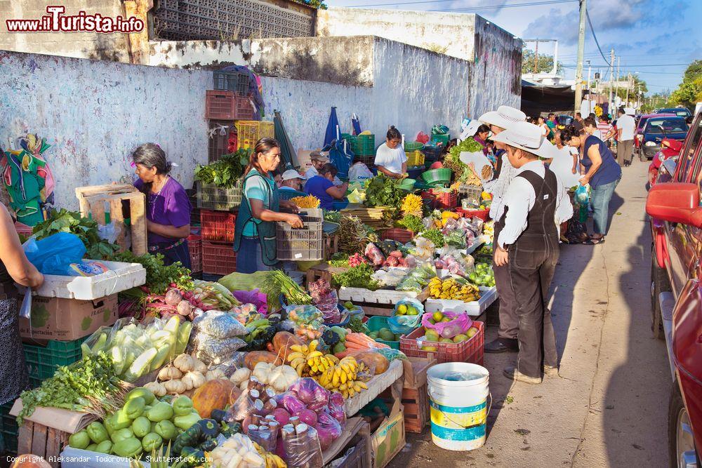 Immagine Il mercato di frutta e verdura nel centro cittadino di Chetumal, Messico - © Aleksandar Todorovic / Shutterstock.com