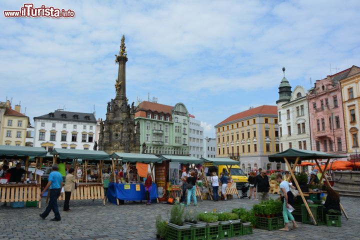 Immagine Il mercato nella piazza centrale di Olomouc, in Moravia.