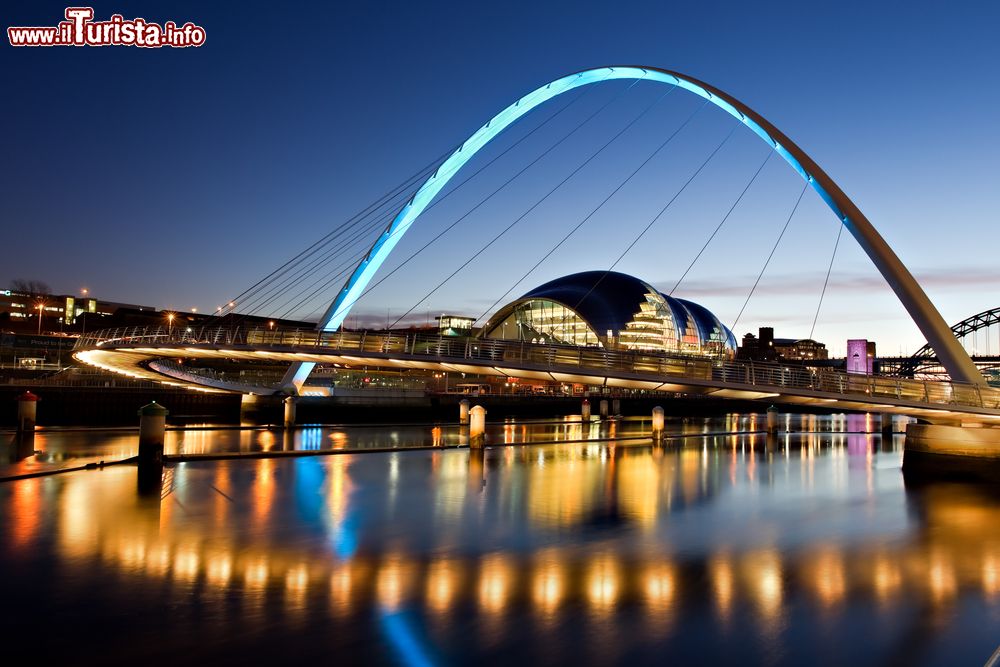 Immagine Il Millenium Bridge sul fiume Tyne, Nort East England