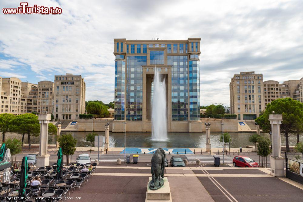 Immagine Il moderno Arco di Trionfo nel distretto di Antigone a Montpellier, Francia - © Mikhail Yuryev / Shutterstock.com