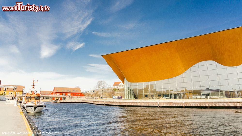 Immagine Il moderno edificio culturale a Odderoya, Kristiansand, Norvegia. Ospita il teatro Agder e la Symphony Orchestra and Opera della città - © mariusz.ks / Shutterstock.com