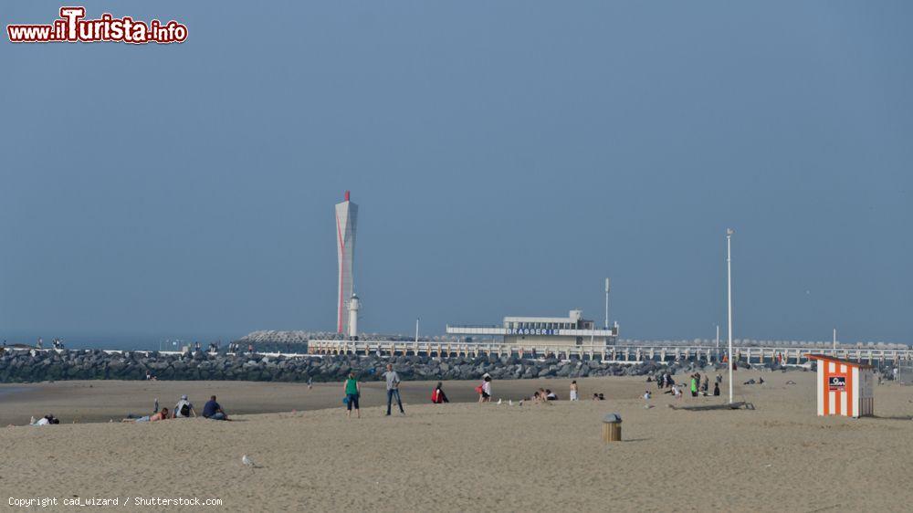 Immagine Il molo della città di Ostenda, Belgio: questa località affacciata sul Mare del Nord è una delle più frequentate del paese - © cad_wizard / Shutterstock.com