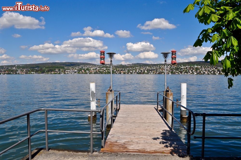 Immagine Il molo di Kilchberg sul lago di Zurigo in Svizzera