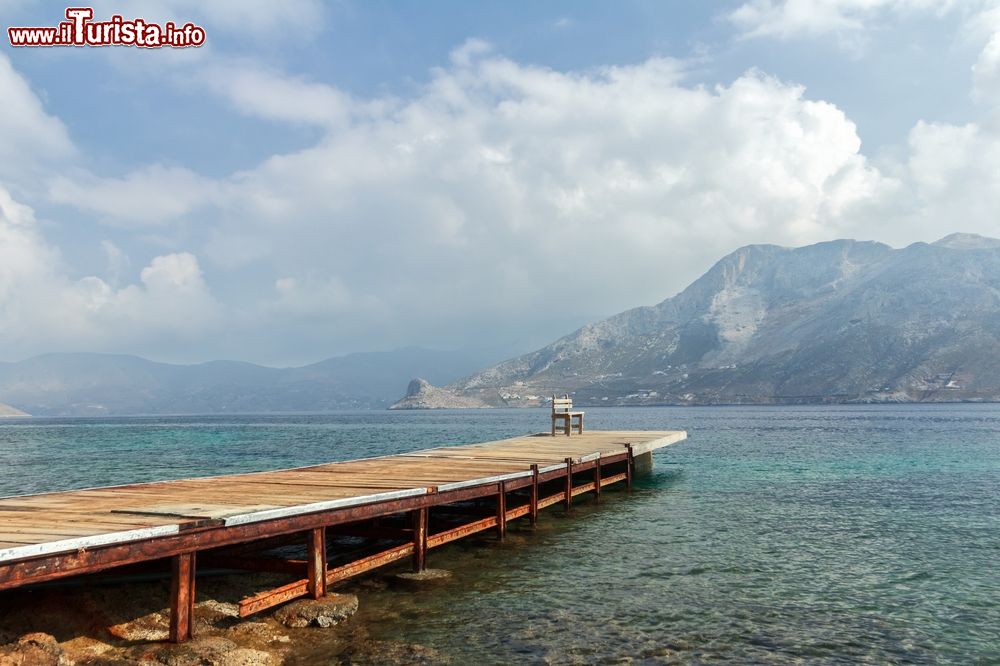 Immagine Il molo sull'isola di Telendos (Dodecaneso): da qui si può ammirare l'isola di Kalymnos.