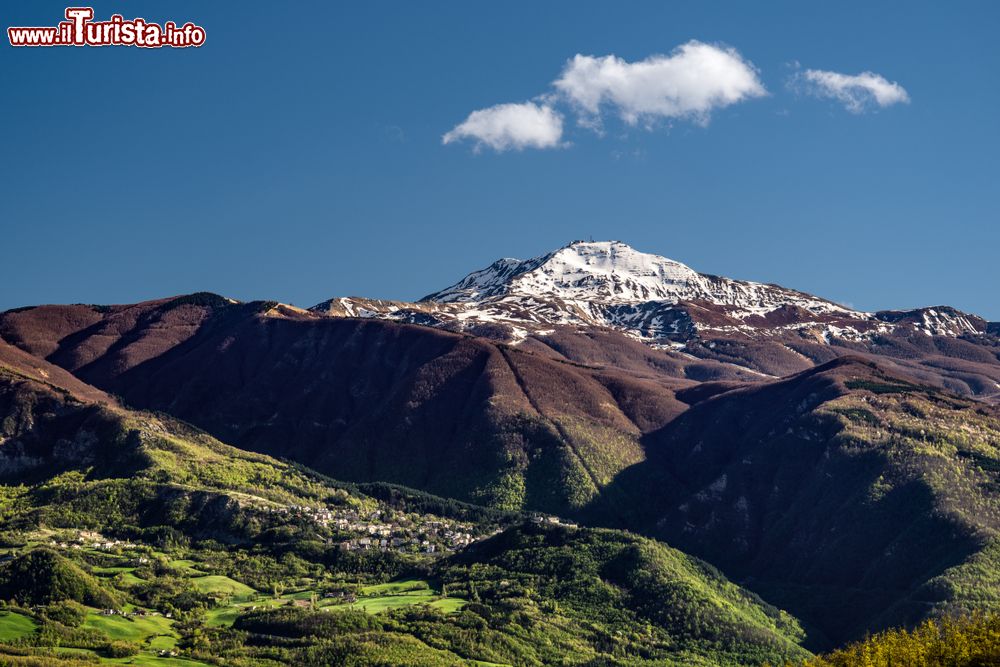 Immagine Il Monte Cimone, la vetta più alta dell'Appennino settentrionale ripreso dalla zona di Lama Mocogno in Emilia