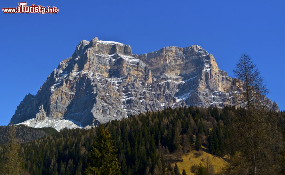 Immagine Il monte Pelmo, fotografato delle piste da sci di Zoldo Alto in Veneto, Provincia di Belluno