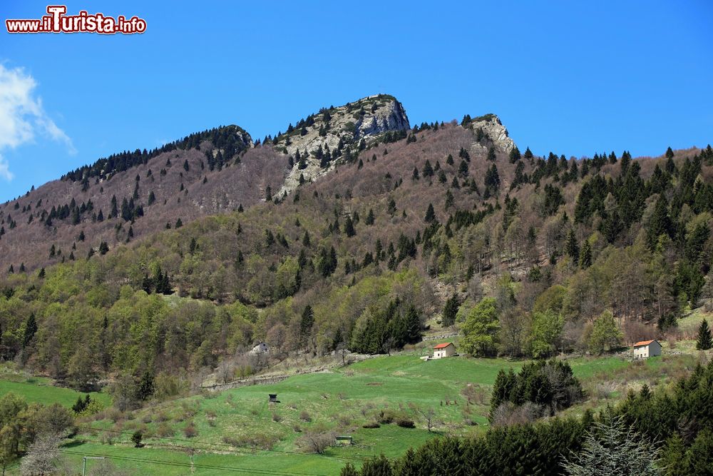 Immagine Il Monte Spitz domina il comune di Tonezza  del Cimone in Veneto