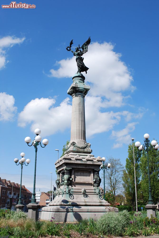 Immagine Il "Monument de la Victoire" nelle strade di Dunkerque (Hauts-de-France), Francia.