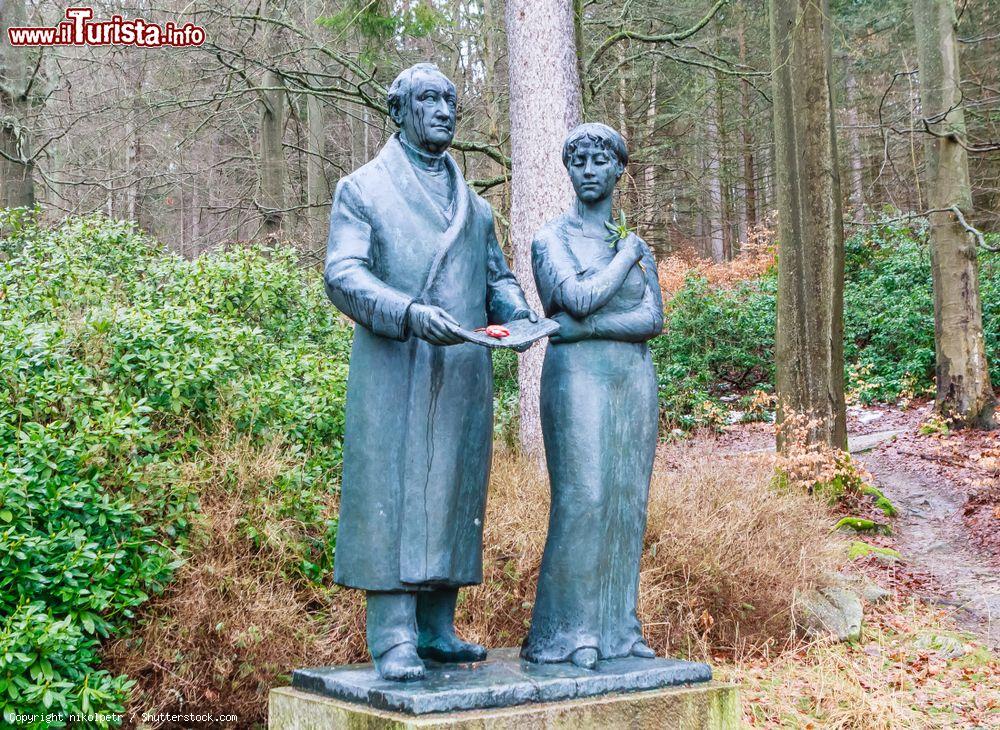 Immagine Il monumento a Goethe e Levetzow nella città di Marianske Lazne, Repubblica Ceca - © nikolpetr / Shutterstock.com