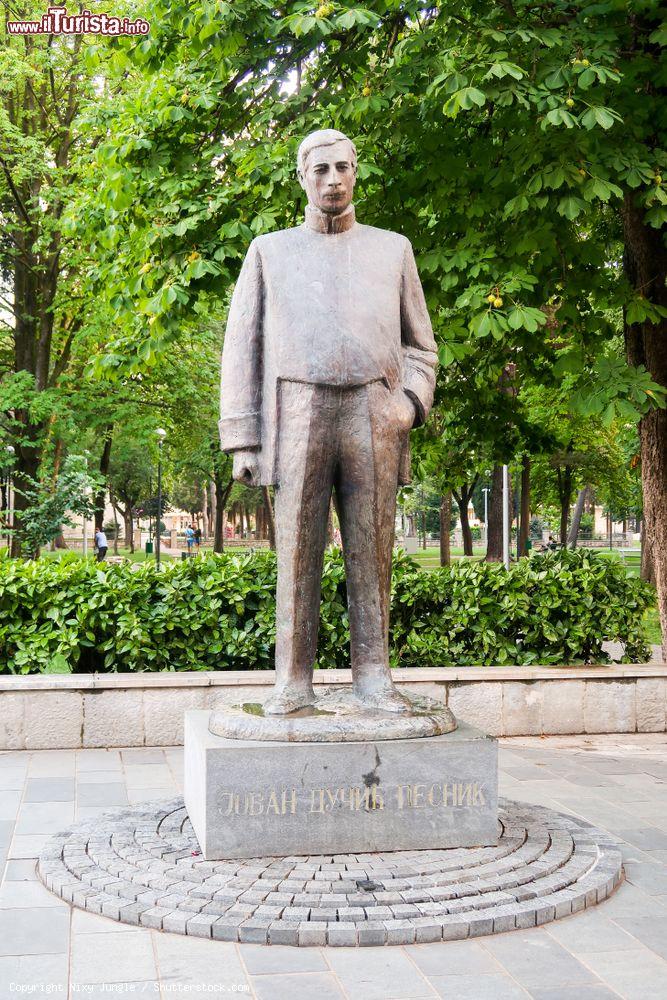Immagine Il monumento in onore di Jovan Ducic nel centro di Trebinje, Bosnia Erzegovina - © Nixy Jungle / Shutterstock.com