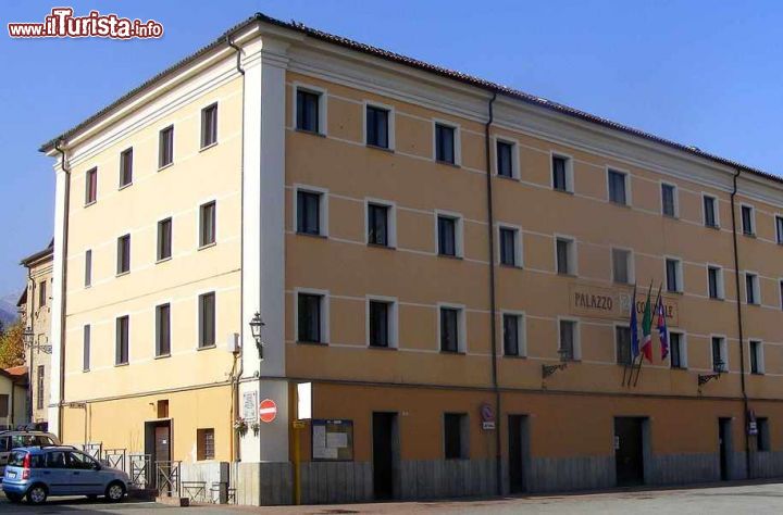 Immagine Il Municipio dellà città di Cumiana, a nord-ovest di Torino - © wikipedia