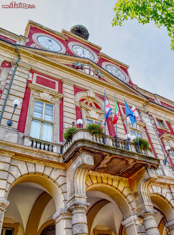 Immagine Il Palazzo Municipale di Alessandria, Piemonte. L'edificio come lo vediamo oggi è frutto di interventi di ricostruzione post bellica in seguito ai gravi danni causati dai bombardamenti del 1944.