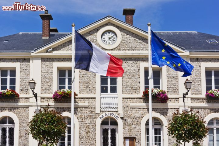 Immagine Il Municipio di Etretat: siamo nel dipartimento della Senna Marittima, nell'Alta Normandia in Francia. - © Kiev.Victor / Shutterstock.com