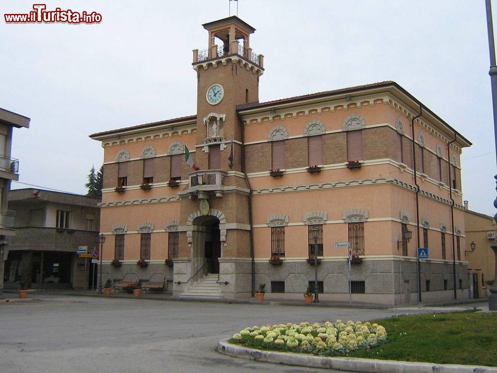 Immagine Il Municipio di Gambettola, vicino a Cesena, Emilia-Romagna