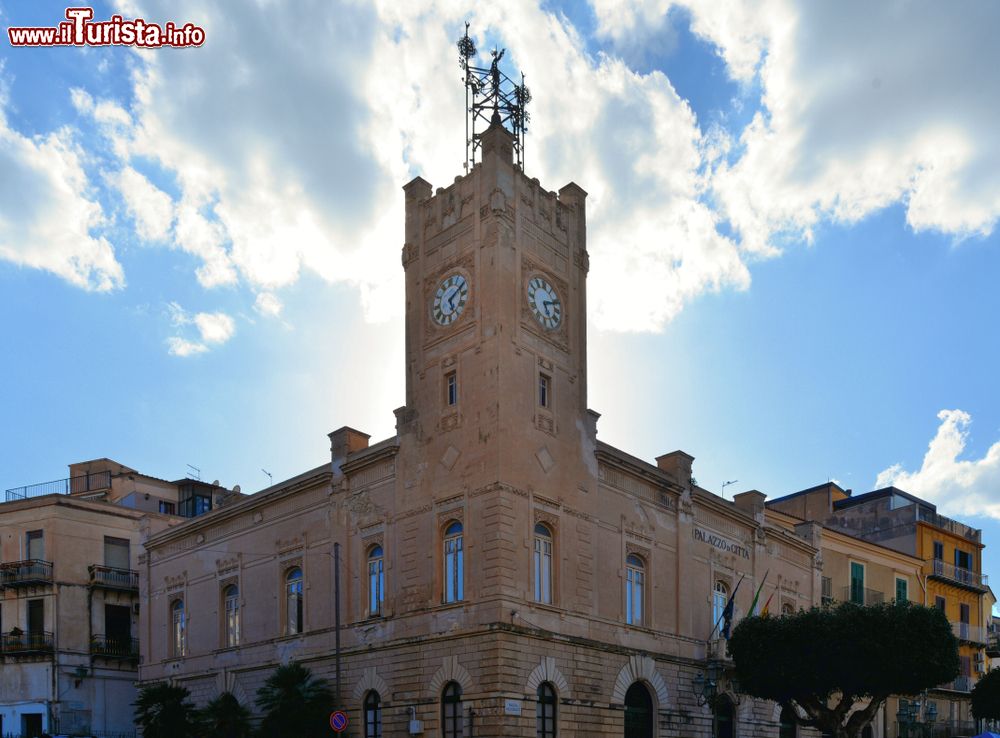Immagine Il Municipio di Licata, siamo in provincia di Agrigento in Sicilia