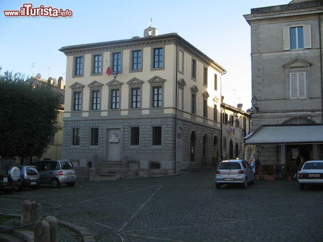 Immagine Il Municipio di Oriolo Romano (Lazio) - © Carlomorino - CC BY-SA 3.0 - Wikipedia