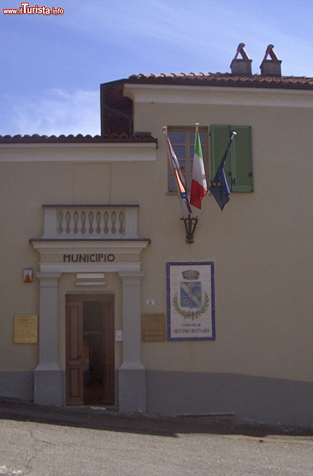 Immagine Il Municipio di Settimo Rottaro, piccolo comune del Piemonte - © Laurom, CC BY-SA 3.0, Wikipedia