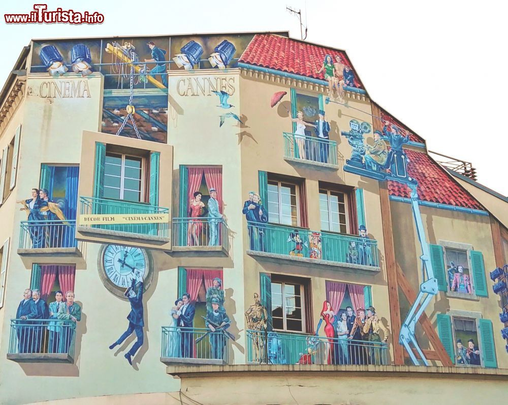 Immagine Il murales Cinema Cannes in Place Cornut-Gentille a Cannes