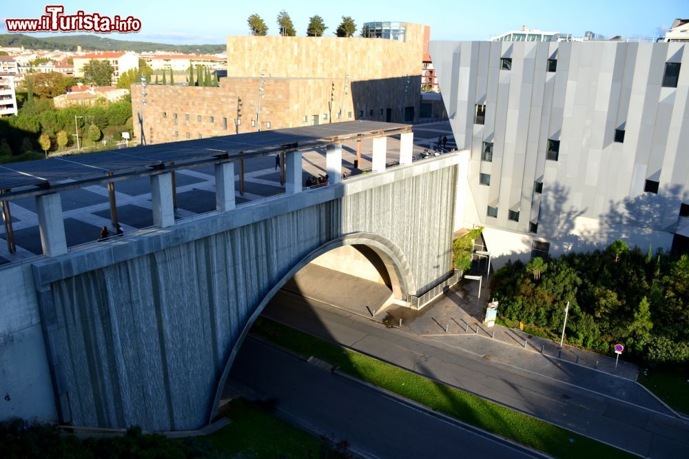 Immagine Il Muro d'acqua (le Mur d'eau) di Aix-en-Provence con i suoi 700 metri quadrati, è il più grande d'Europa.