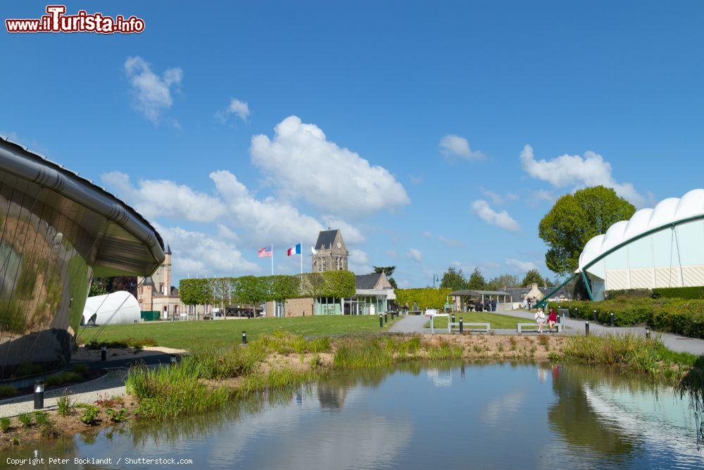 Immagine Il museo a Sainte Mere Eglise in Normandia, dedicato al D-Day della Seconda Guerra Mondiale - © Peter Bocklandt / Shutterstock.com