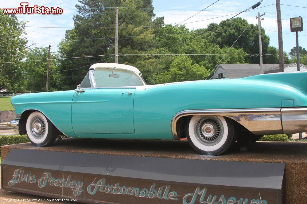 Immagine Il Museo dell'Automobile di Elvis Presley a Graceland, Memphis (Tennessee) - © DreamArt123 / Shutterstock.com