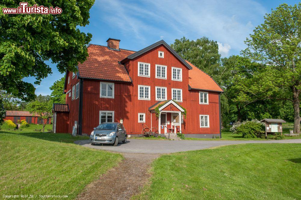 Immagine Il museo delle incisioni rupestri Himmelstalunds a Norrkoping, Svezia. Si tratta di un vecchio edificio termale risalente al XVIII° secolo - © Rolf_52 / Shutterstock.com