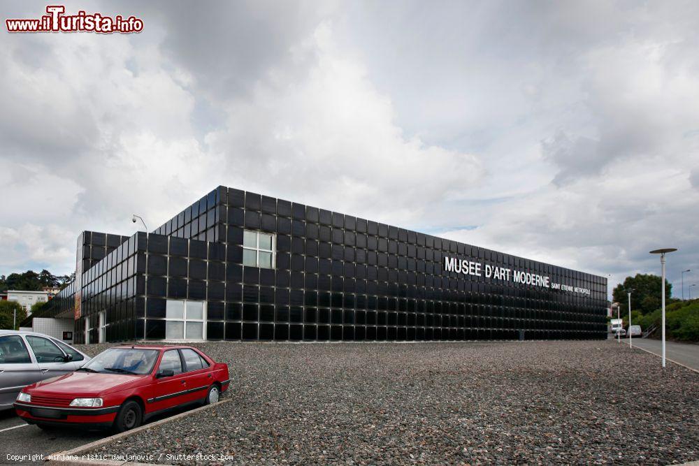 Immagine Il Museo di Arte Moderna e Contemporanea (MAMC) a Saint-Etienne, Francia. In questo spazio museale, secondo solo alla collezione del Centre Beaubourg, sono esposte le opere dei più grandi artisti moderni - © mirjana ristic damjanovic / Shutterstock.com