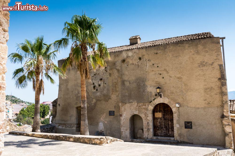 Immagine Il museo etnico di Bunol, Spagna: si trova nella piazza del castello - © Rafal Kubiak / Shutterstock.com