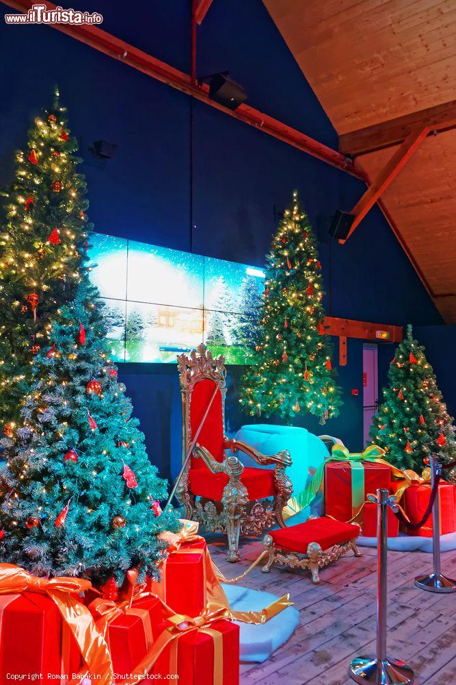 Immagine Il Natale a Martigny in Svizzera: la sedia di Babbo Natale- © Roman Babakin / Shutterstock.com