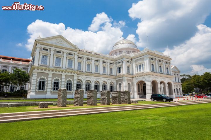 Immagine Il National Museum di Singapore. Fondato nel 1887, è il più antico museo della città - © saiko3p / Shutterstock.com