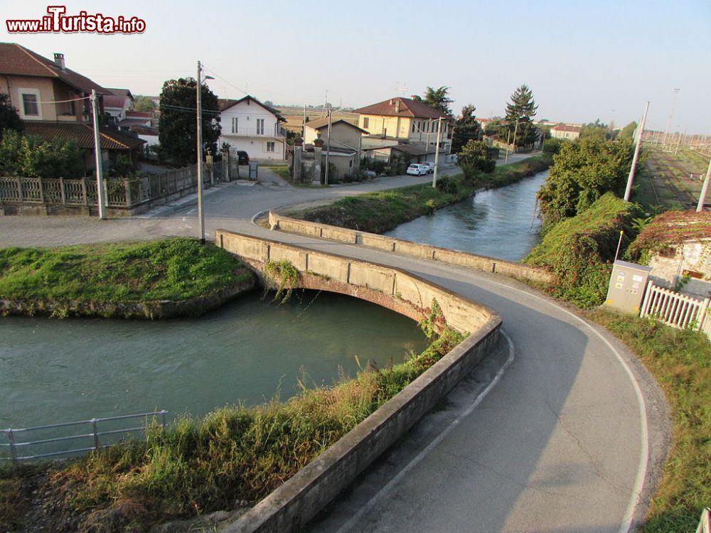 Immagine Il Naviglio di Santhià in Piemonte - © Pmk58 - CC BY-SA 4.0, Wikipedia