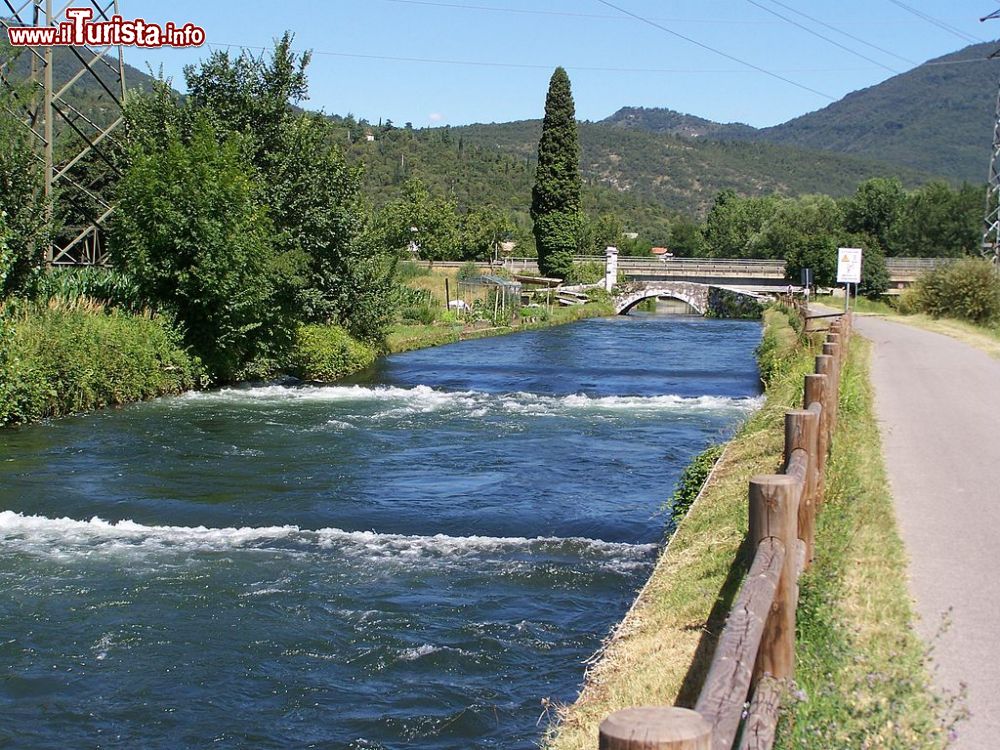 Immagine Il Naviglio Grande del Bresciano a Gavardo, con il ponte arco - © Moliva, CC BY-SA 3.0, Wikipedia