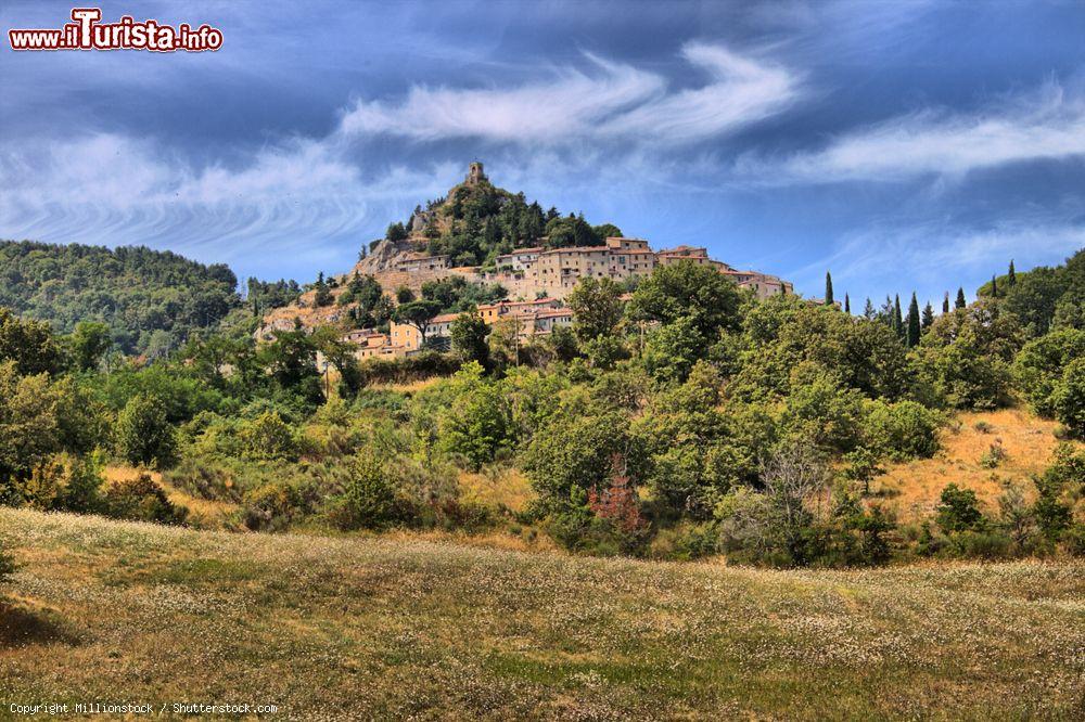 Immagine Il paesaggio attorno a Castiglione d'Orcia (Siena), piccolo comune alle pendici del Monte Amiata - © Millionstock / Shutterstock.com
