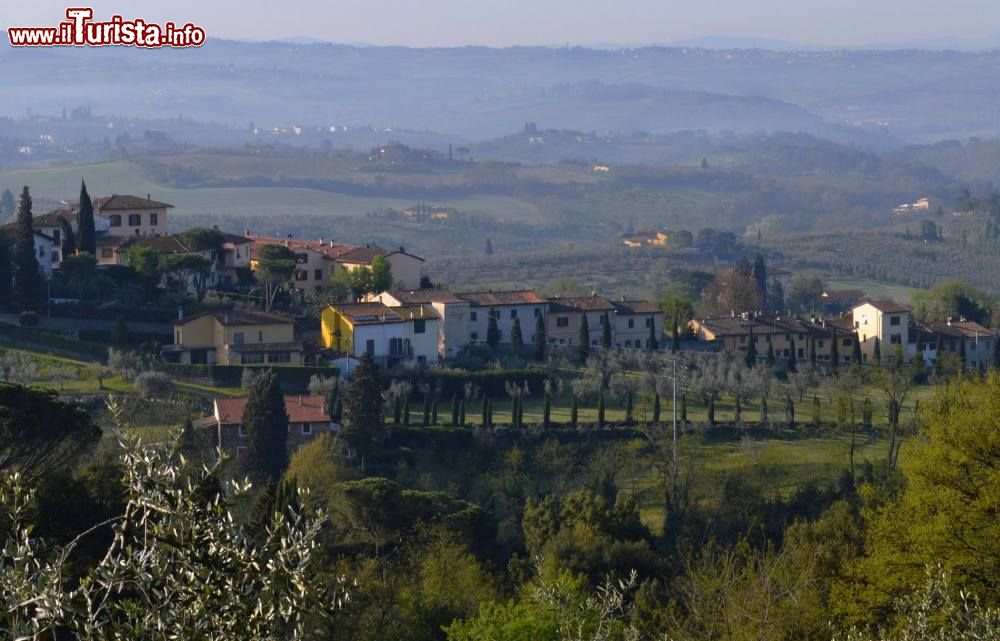 Immagine Il paesaggio collinare toscano a Malmantile vicino a Firenze - © Pufui PcPifpef - CC BY-SA 4.0, Wikipedia