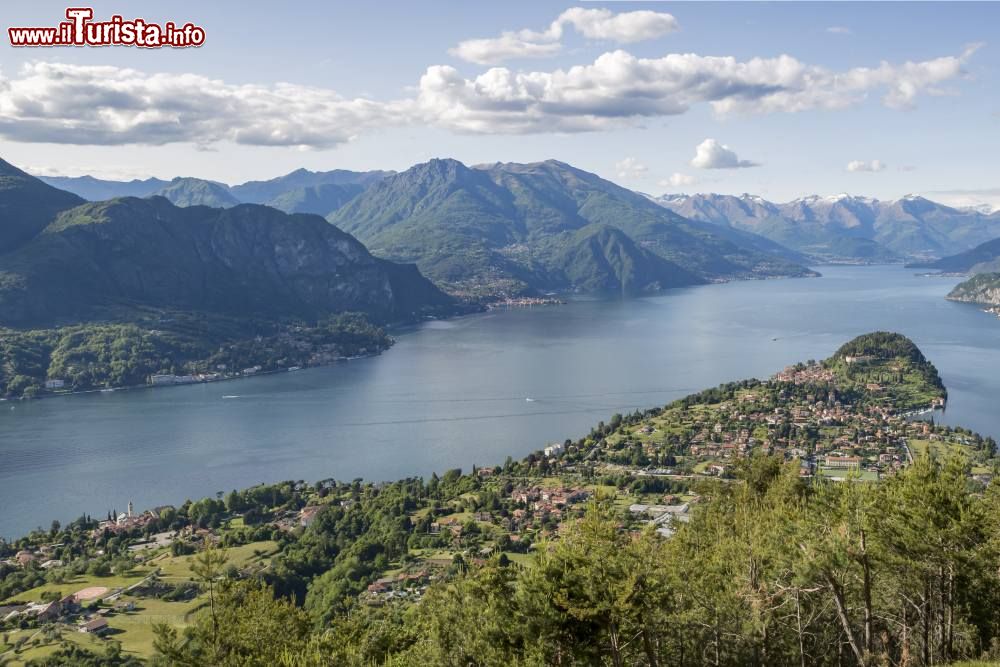 Immagine Il paesaggio del lago di Como da Civenna e il promontorio di Bellagio sulla destra (Lomardia).