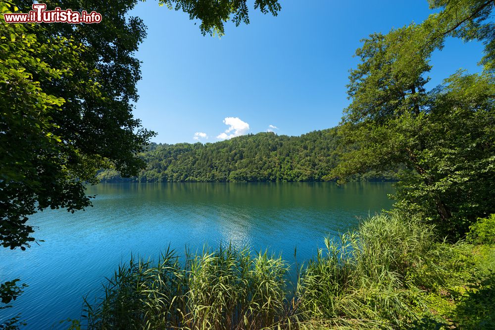 Immagine Il paesaggio del lago di Levico, uno dei bacini più belli del Trentino