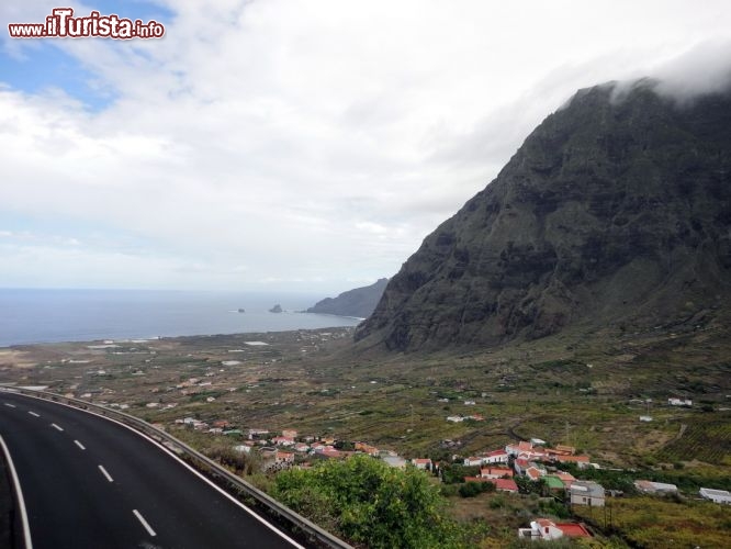 Immagine Il paesaggio intorno a La Frontera fino alle acque di El Golfo. IEl Hierro (Canarie, Spagna).