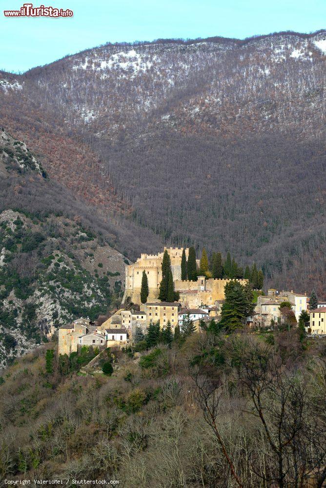 Immagine Il paesaggio montano di Rocca Sinibalda nel Lazio - © ValerioMei / Shutterstock.com