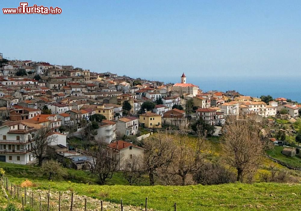 Immagine Il paese di Montegiordano sulla costa jonica della Calabria