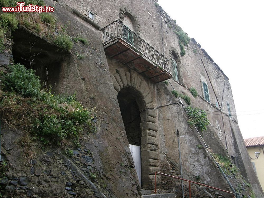 Immagine Il Palazzo Baronale di Colonna sui Castelli Romani nel Lazio - © Simone Ramella - CC BY 2.0, Wikipedia